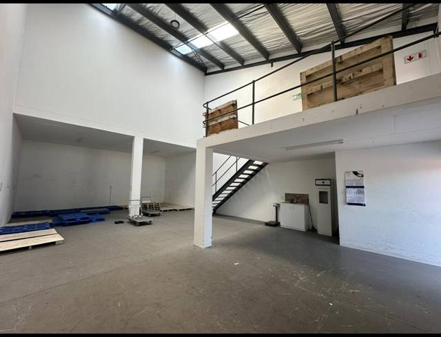 146M² WAREHOUSE TO LET IN KYALAMI